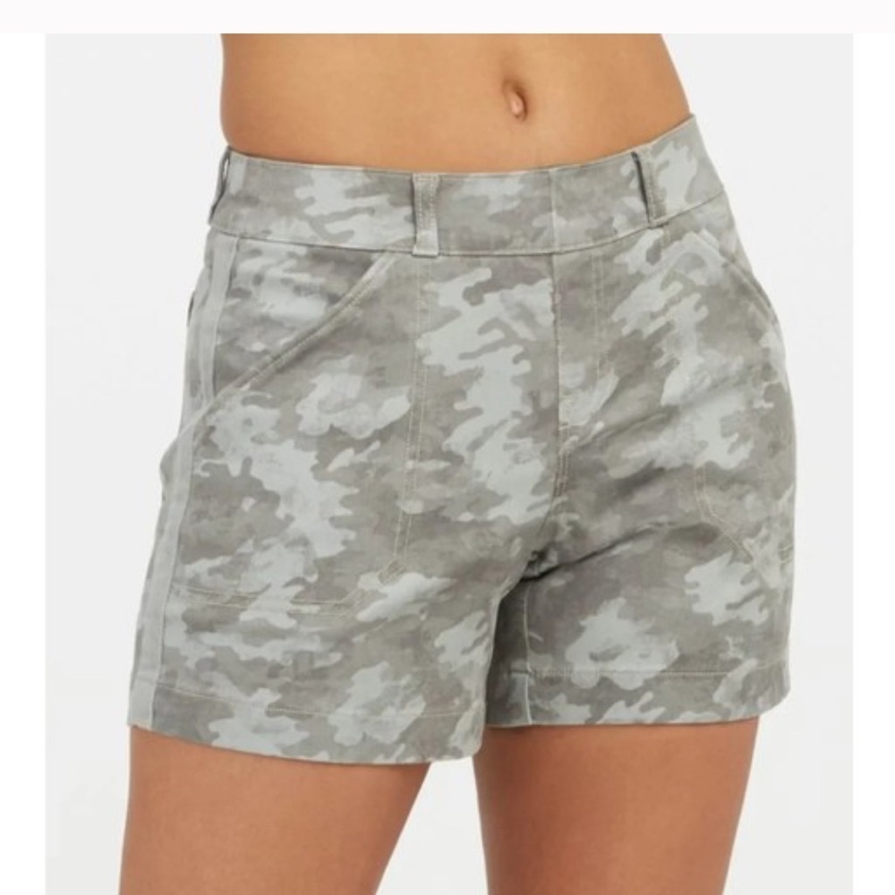 Spanx Stretch Twill pull on Short Size large Stone Wash Camo
